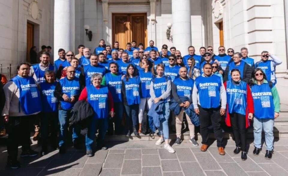 El Ministerio de Educación de Santa Fe,  confirmó que les descontará el día de paro a los docentes